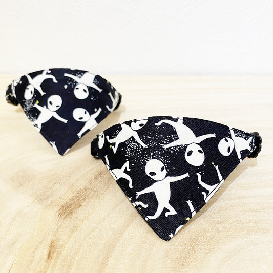 【宇宙人到来柄ブラック蓄光】まじめな首輪・目立つバンダナ風/選べるバックル