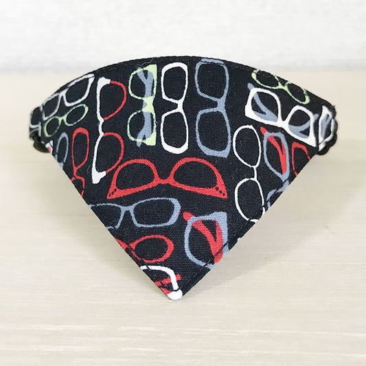 【めがね柄】まじめな首輪・目立つバンダナ風/選べるアジャスター 猫首輪 - ネコソダテ®日本で唯一のまじめな首輪®専門店