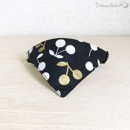 【リズミカルチェリー柄ブラック】まじめな首輪・目立つバンダナ風/選べるアジャスター 猫首輪