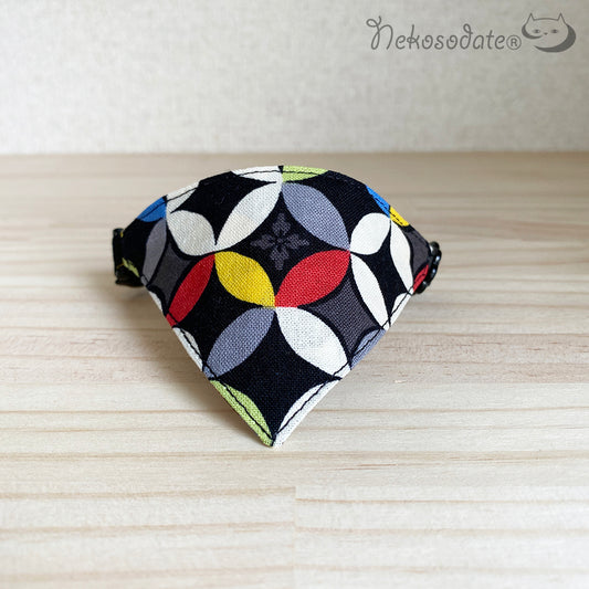 【ネオン七宝柄ブラック】まじめな首輪・目立つバンダナ風/選べるアジャスター