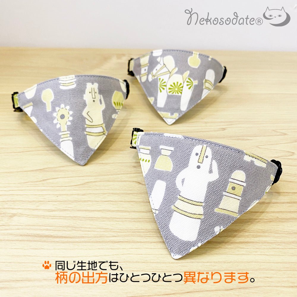 【はにわ柄グレー】まじめな首輪・目立つバンダナ風/選べる安全バックル