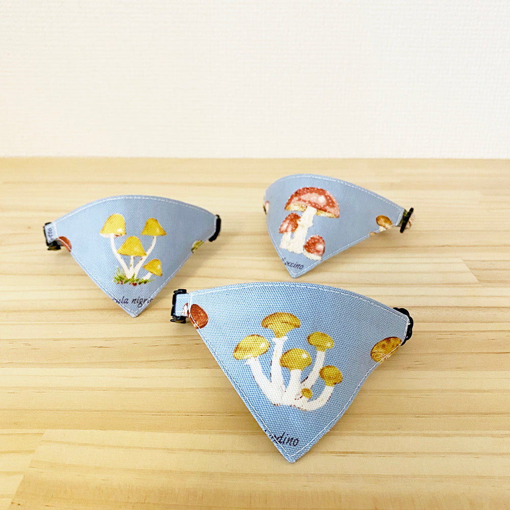 【きのこ図鑑柄ブルー】まじめな首輪・目立つバンダナ風/選べるアジャスター