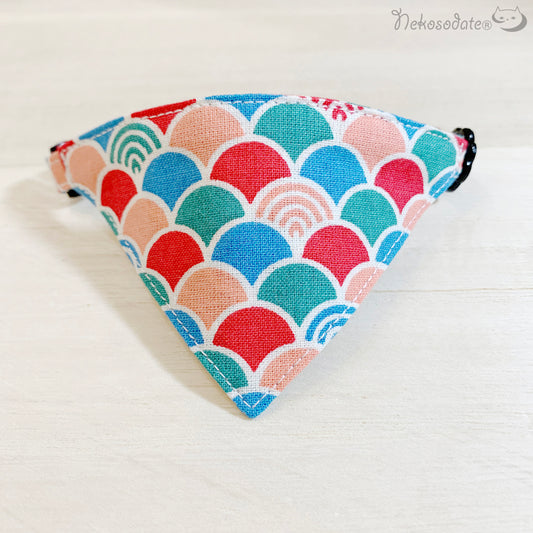 【カラフル青海波柄ピンク×ブルー】まじめな首輪・目立つバンダナ風/選べるバックル 猫首輪