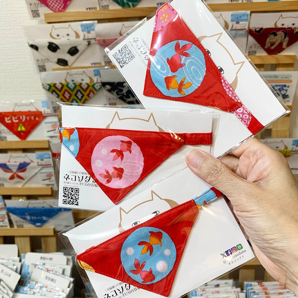 [Goldfish pattern red] Serious collar, conspicuous bandana style / selectable adjuster cat collar