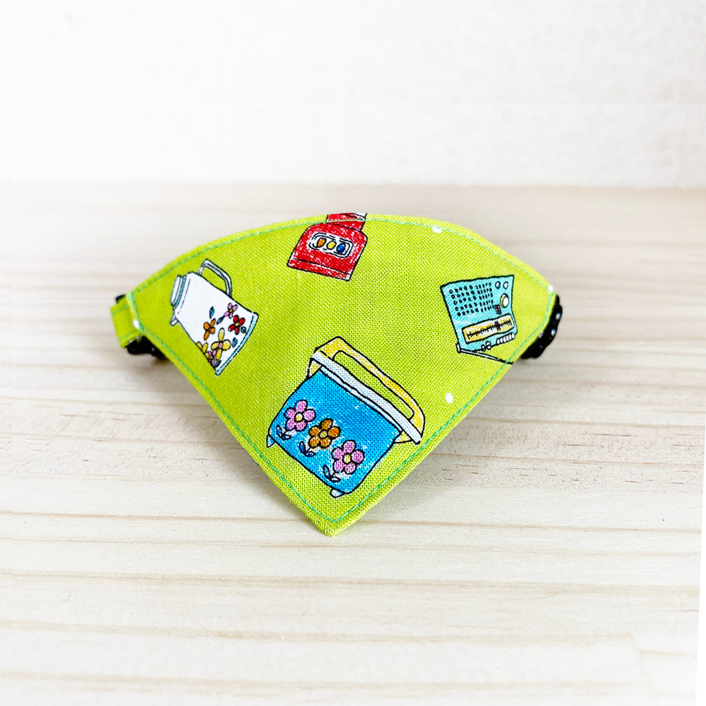 [Retro furniture pattern green] Serious collar, conspicuous bandana style / selectable adjuster