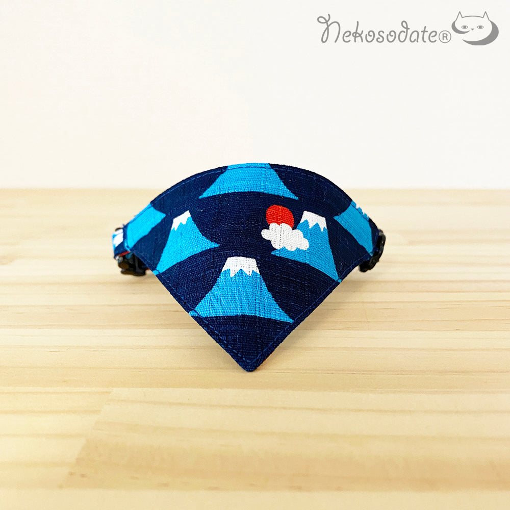 【富士山柄ネイビー】まじめな首輪・目立つバンダナ風／選べるバックル 猫首輪