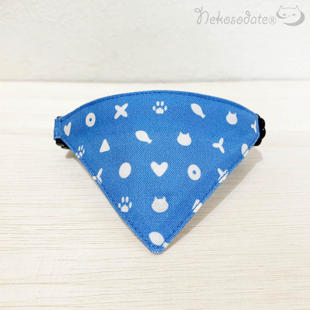 1ヶ月半納期【カリカリ柄ブルー】まじめな首輪・目立つバンダナ風