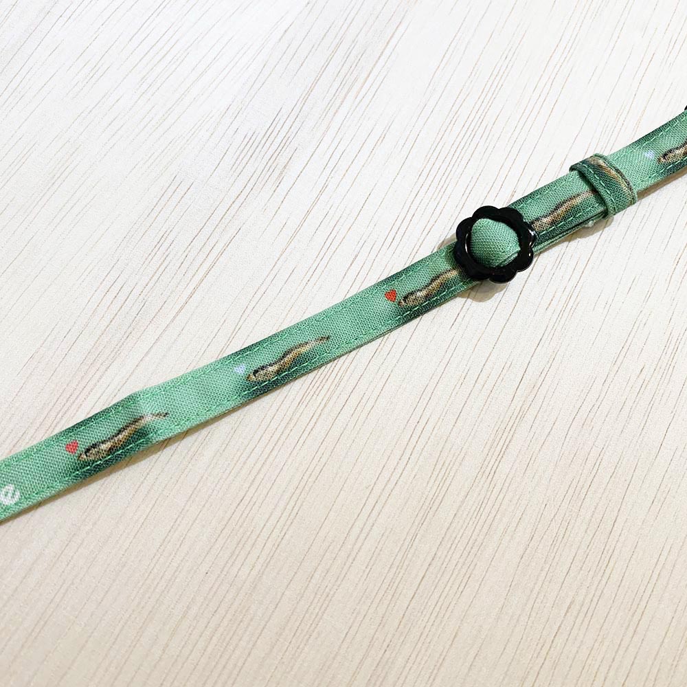 【にぼし柄ライトブルー】まじめな首輪-なじむストレート／ 選べるセーフティバックル 猫用首輪 安全首輪