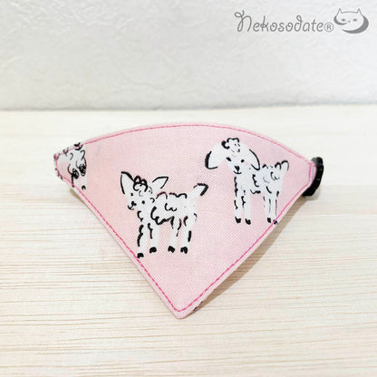 【ほのぼのヒツジ柄】まじめな首輪・目立つバンダナ風／選べるバックル