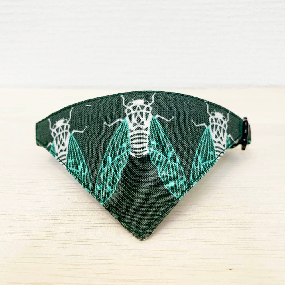 【セミ柄】まじめな首輪・目立つバンダナ風／選べるバックル 猫首輪