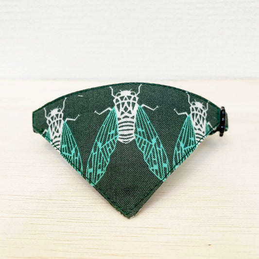 【セミ柄】まじめな首輪・目立つバンダナ風／選べるバックル 猫首輪