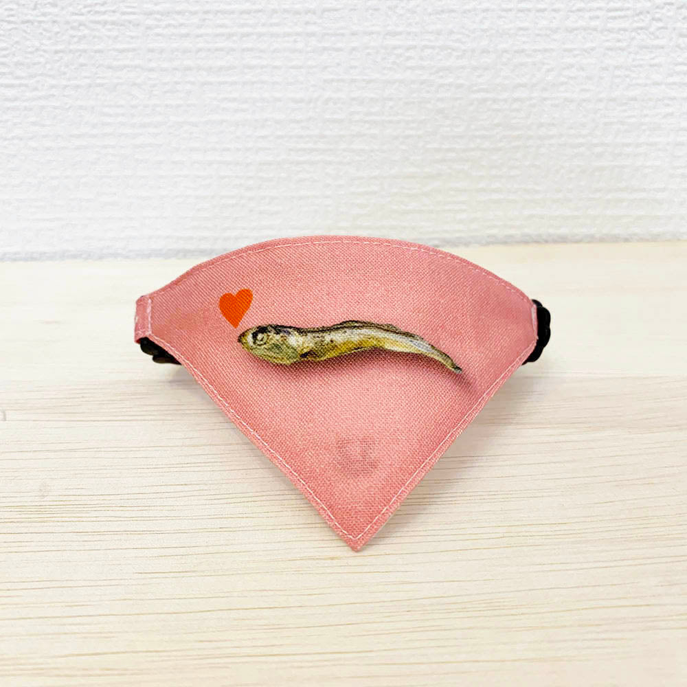 ※1ヶ月半納期【にぼし柄ベビーピンク】まじめな首輪・目立つバンダナ風・セルフニャン／選べるセーフティバックル 猫首輪