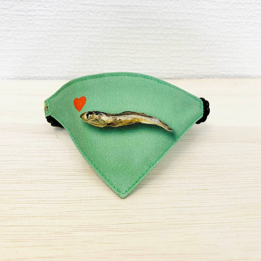 ※1ヶ月半納期【にぼし柄グリーン】まじめな首輪・目立つバンダナ風・セルフニャン／選べるセーフティバックル 猫首輪