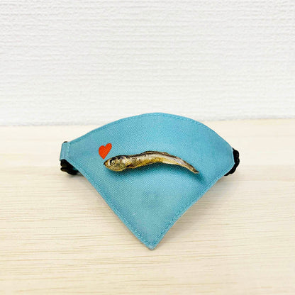 ※1ヶ月半納期【にぼし柄ライトブルー】まじめな首輪・目立つバンダナ風・セルフニャン／選べるセーフティバックル 猫首輪