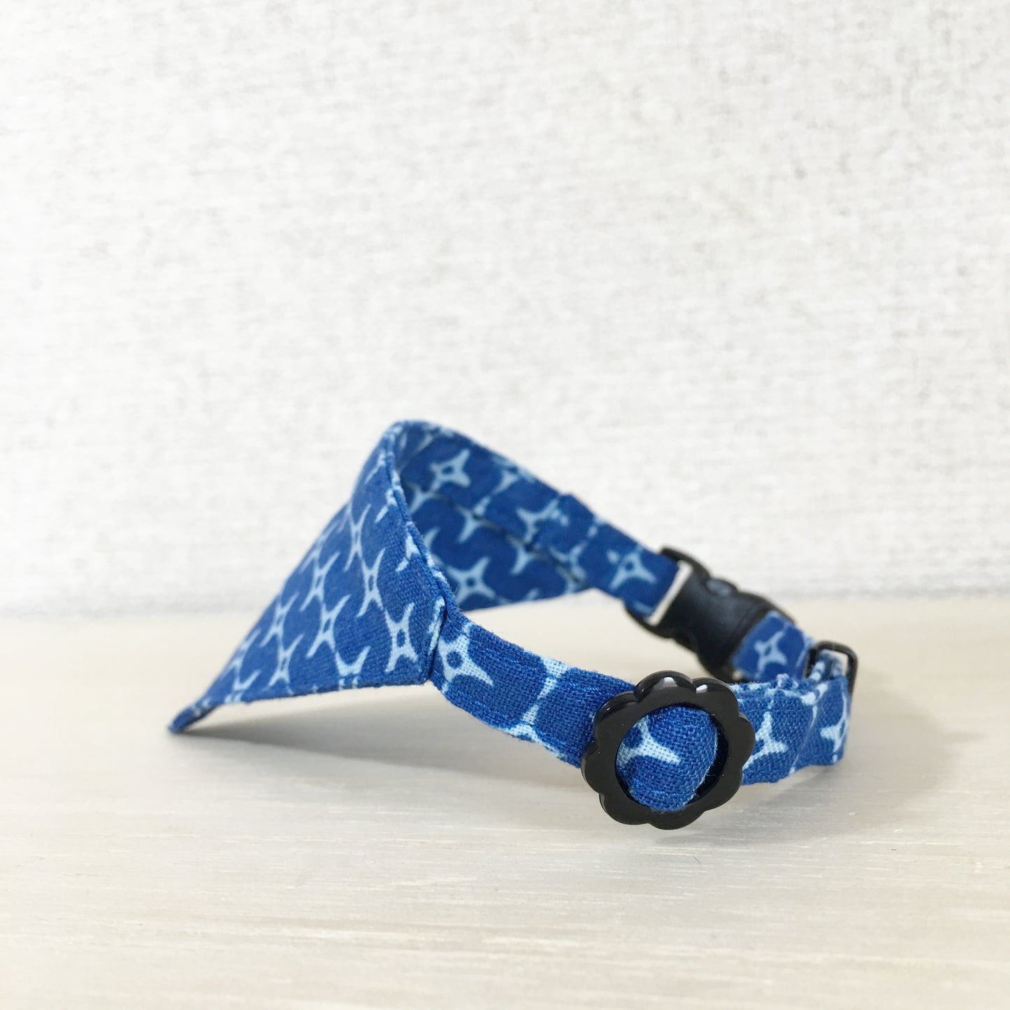 [Shuriken pattern red] Serious collar, conspicuous bandana style / selectable adjuster cat collar