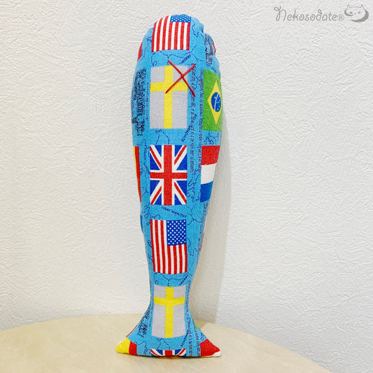 Fish-shaped kicker, world flag pattern / with plastic bell