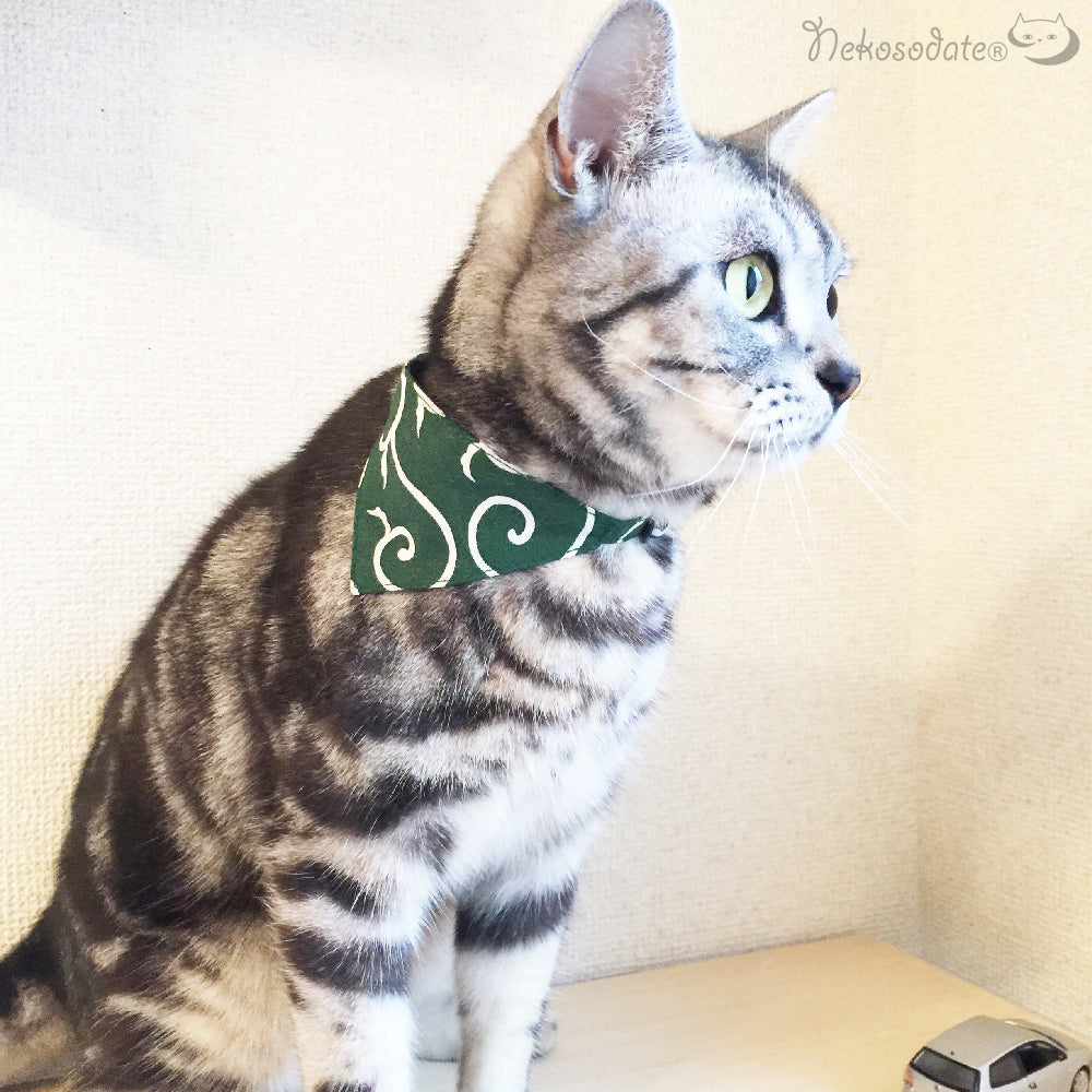 [(With pocket) Fine arabesque green] Serious collar, conspicuous bandana style / selectable adjuster cat collar