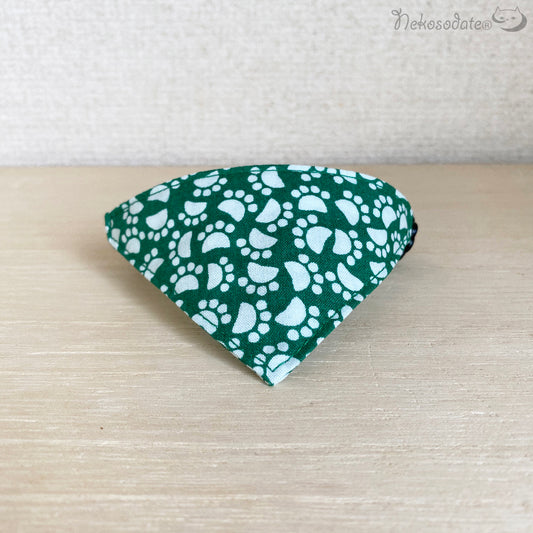 [Ashiato pattern green] Serious collar, conspicuous bandana style / selectable adjuster cat collar