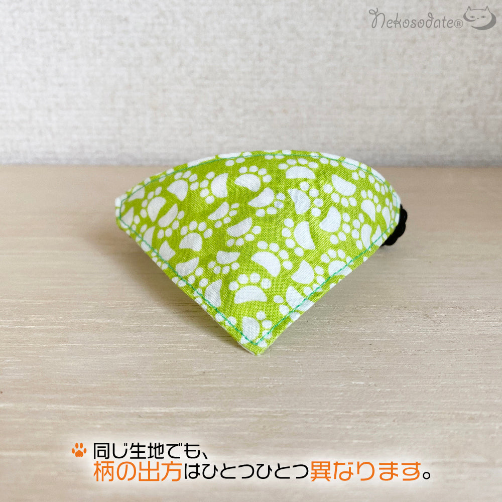 [Ashiato pattern light green] Serious collar, conspicuous bandana style / selectable adjuster cat collar