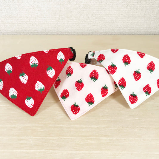 [Strawberry pattern pink] Serious collar, conspicuous bandana style / selectable adjuster cat collar