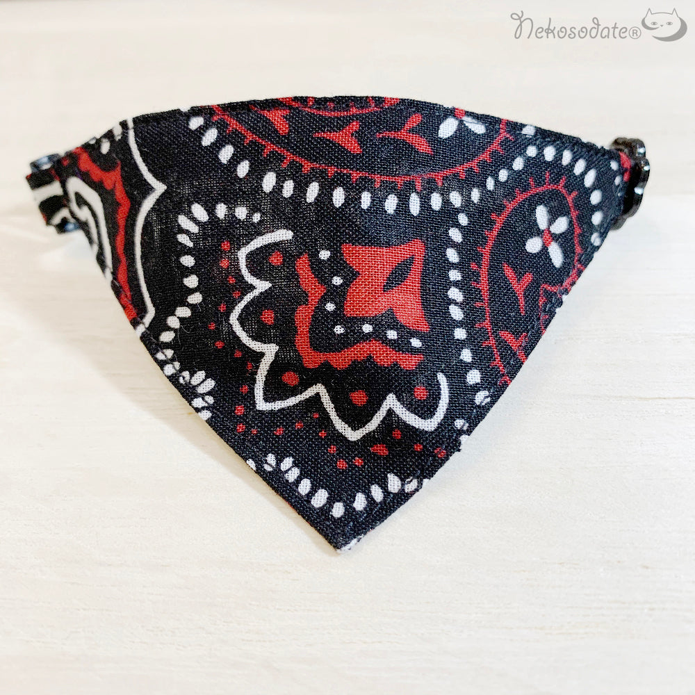 [Soft paisley pattern black] Bandana-style collar for cats / selectable buckle