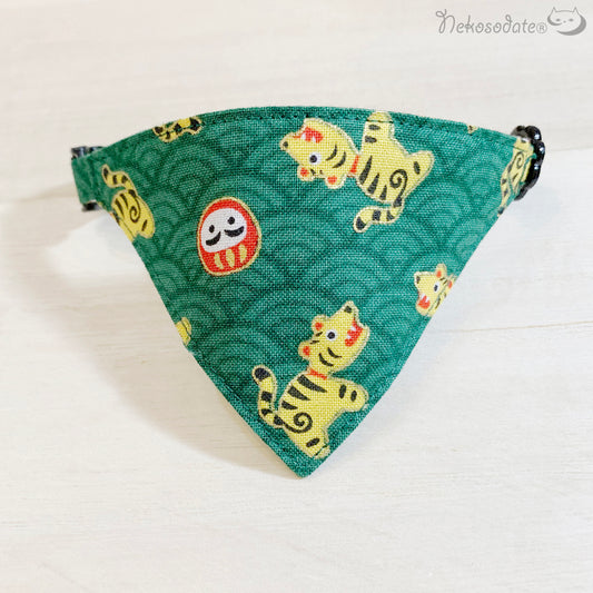 [Papier-mâché tiger pattern green] Serious collar, conspicuous bandana style / selectable adjuster cat collar