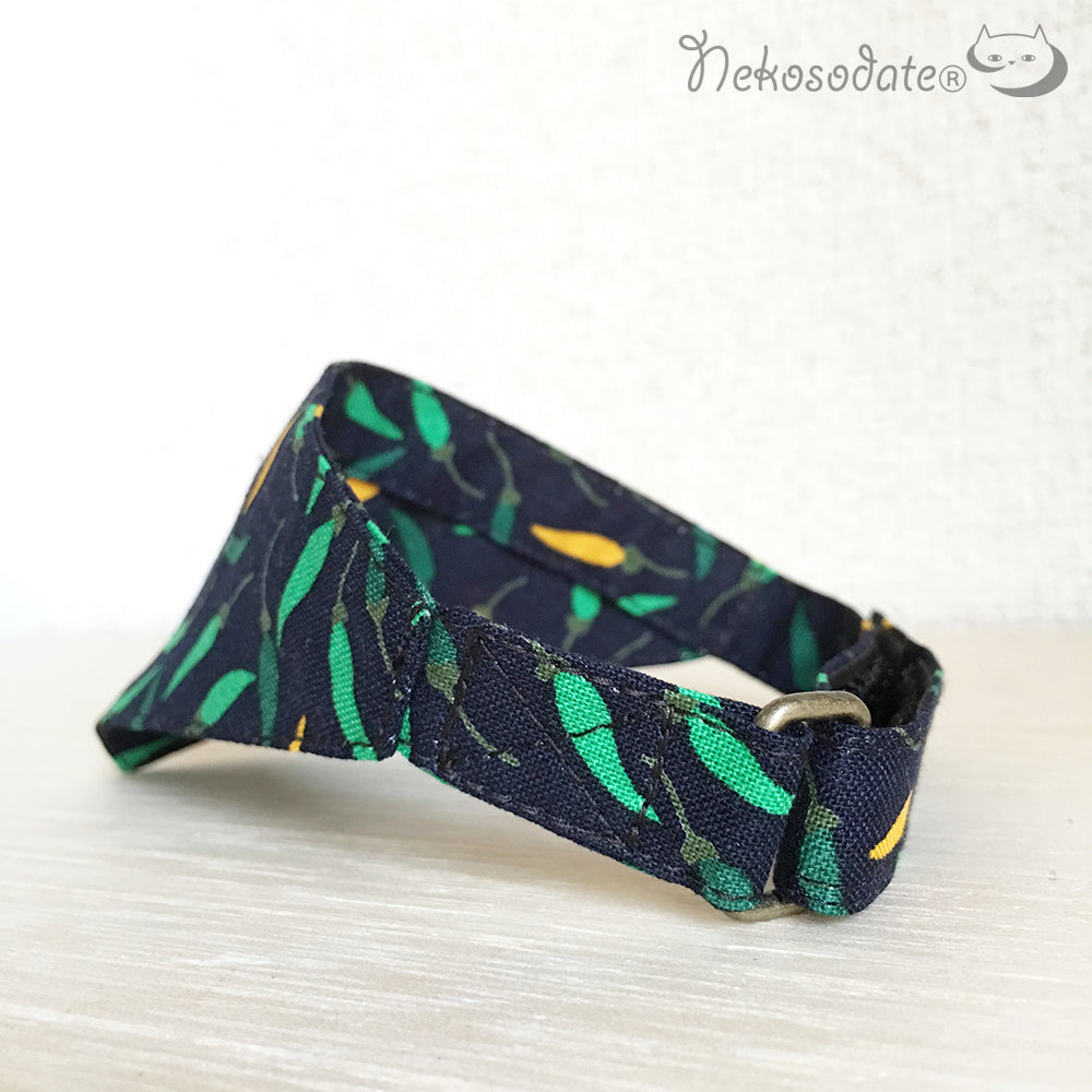 [Chilli pattern black] Serious collar, conspicuous bandana style / selectable adjuster cat collar