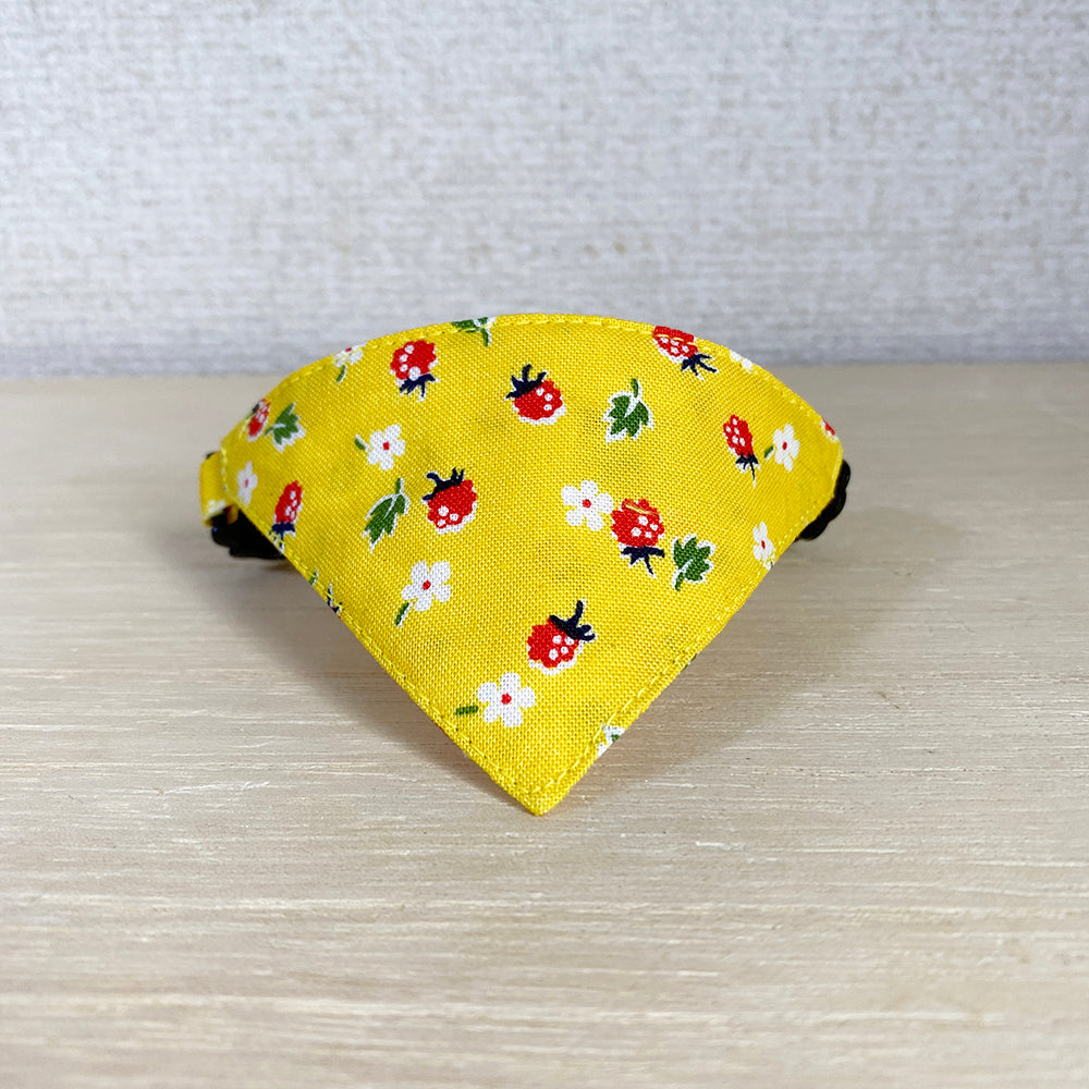 [Flower-blooming wild strawberry pattern] Serious collar, conspicuous bandana style / selectable adjuster cat collar