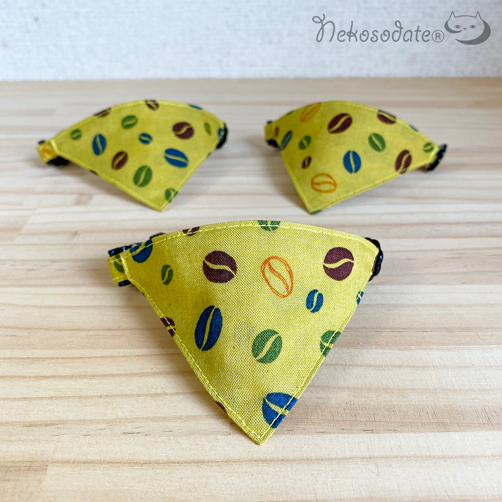 [Colorful coffee bean pattern yellow green] Serious collar, conspicuous bandana style / selectable adjuster