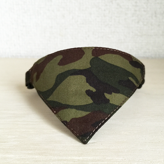 [Camouflage pattern khaki] Serious collar, conspicuous bandana style / selectable adjuster cat collar