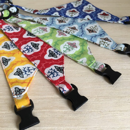 [Flower pattern / Light green] Serious collar / Conspicuous bandana style / Selectable adjuster Cat collar