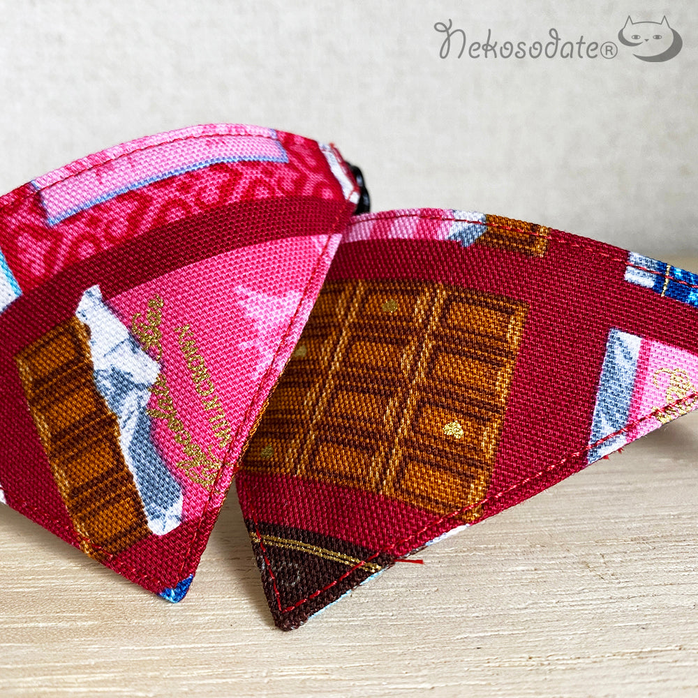[Chocolate board red] Serious collar, conspicuous bandana style / selectable adjuster cat collar