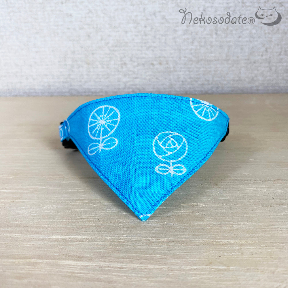 [Simple flower pattern blue] Serious collar, conspicuous bandana style / selectable adjuster cat collar